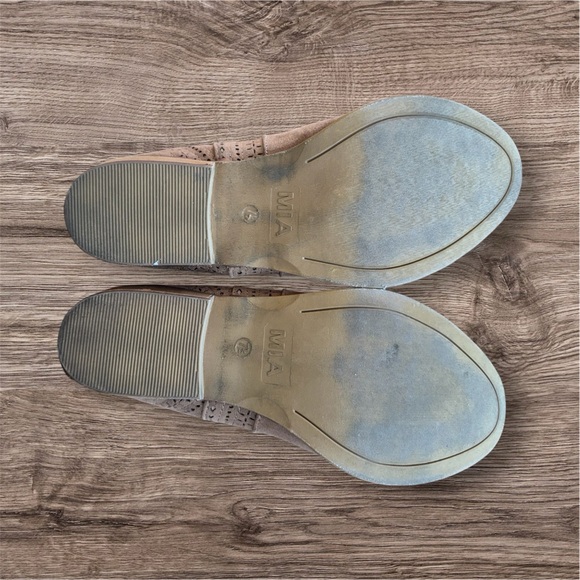 MIA light brown suede booties size 7 1/2 EUC. - Picture 6 of 6